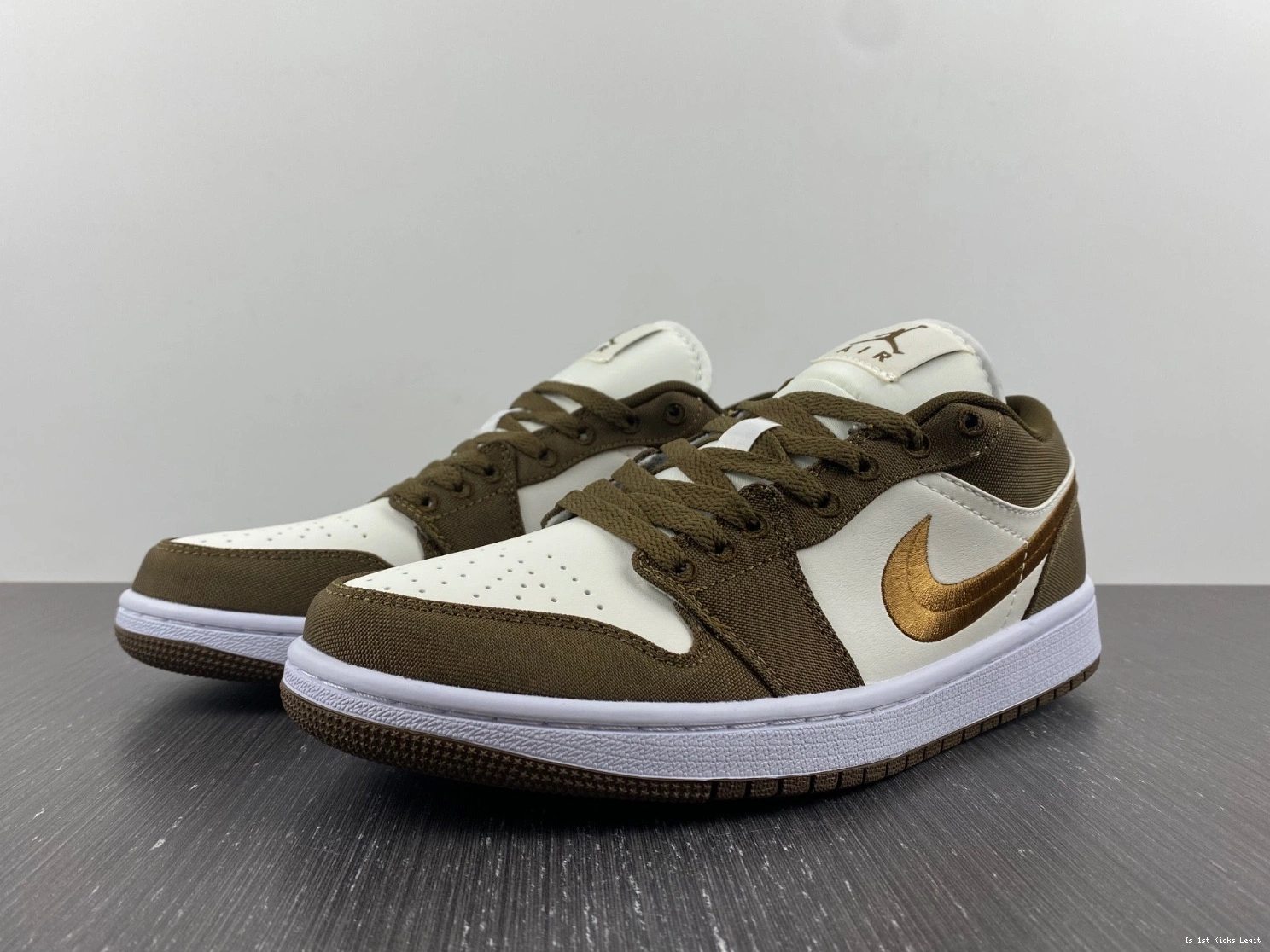 Jordan - (W) Olive Light DV0426-301 Low 1 SE 0920